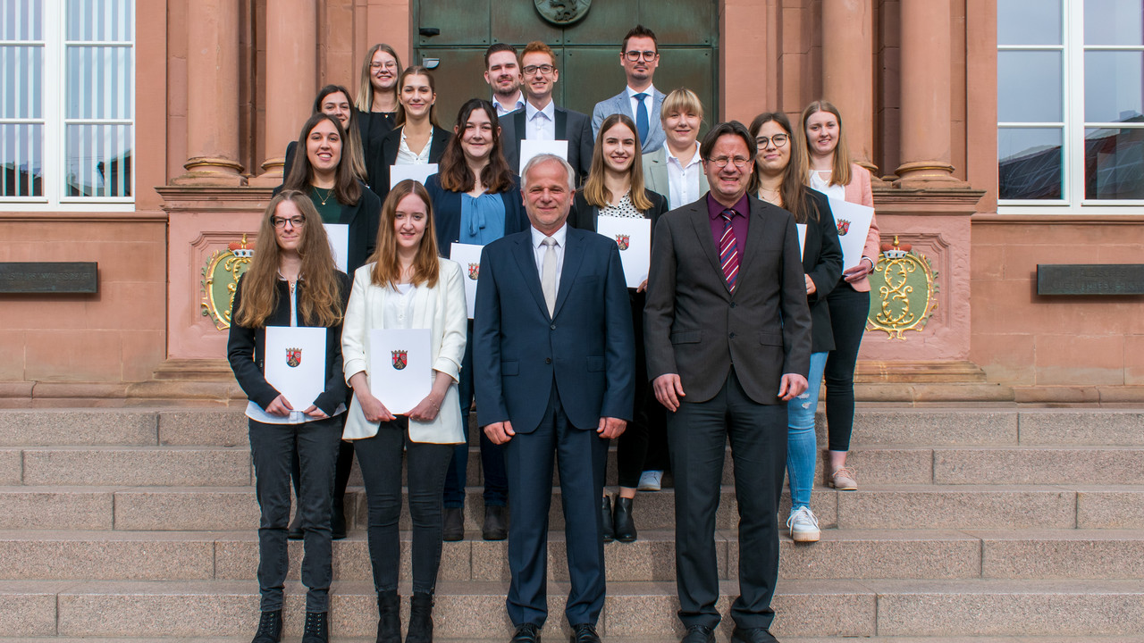 Rechtspflegerinnen und Rechtspfleger in der pfälzischen Justiz