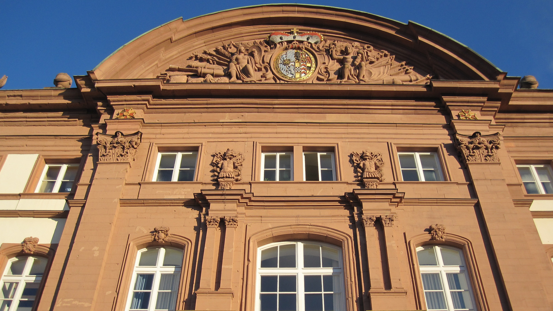 Blick auf die Fassade des Herzogschlosses.