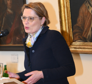 Frau Dr. Stefanie Hubig